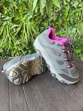 Girls Gray and Pink Trail Sneakers
